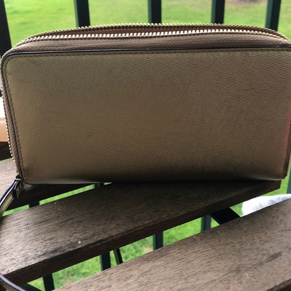 Kate Spade Gold wallet - Picture 2 of 4